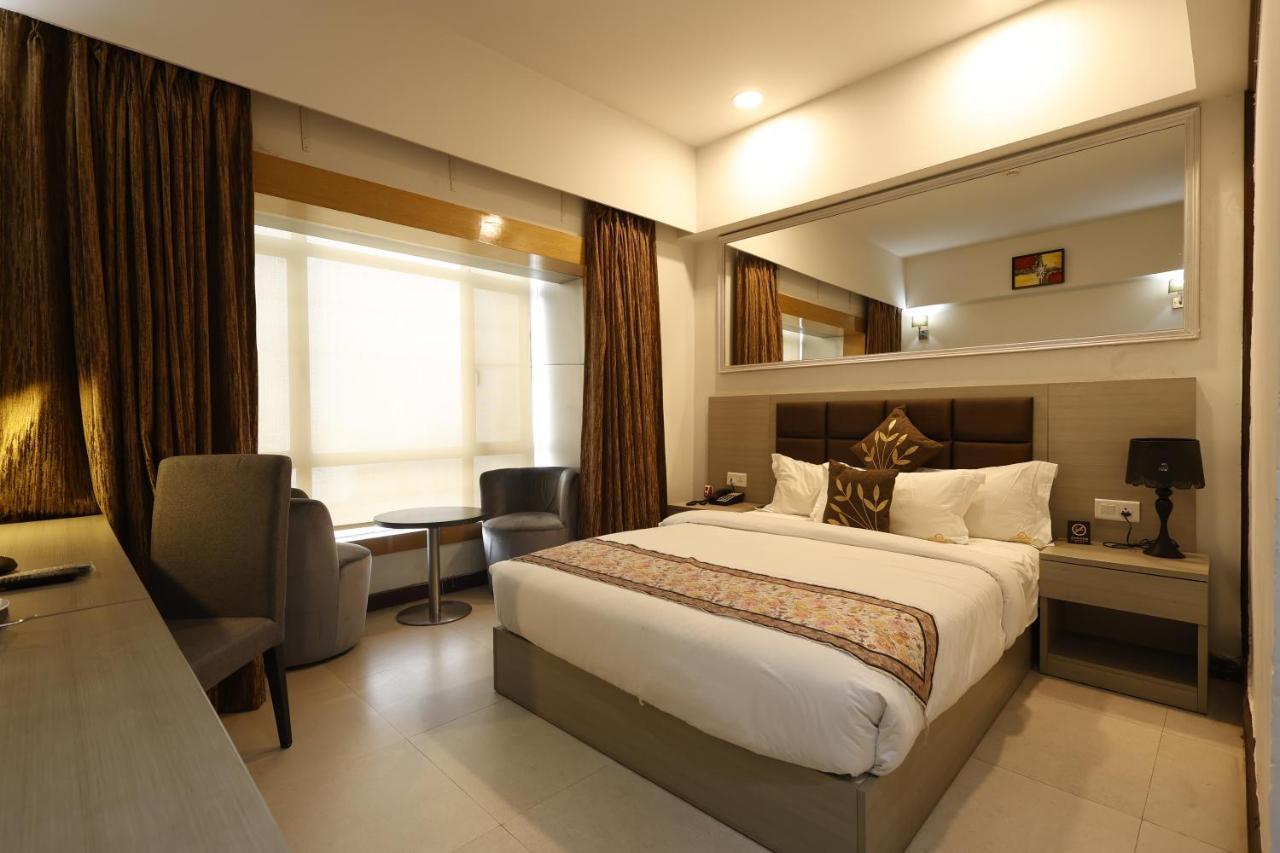Aristocrat Hotel Kolkata Ngoại thất bức ảnh