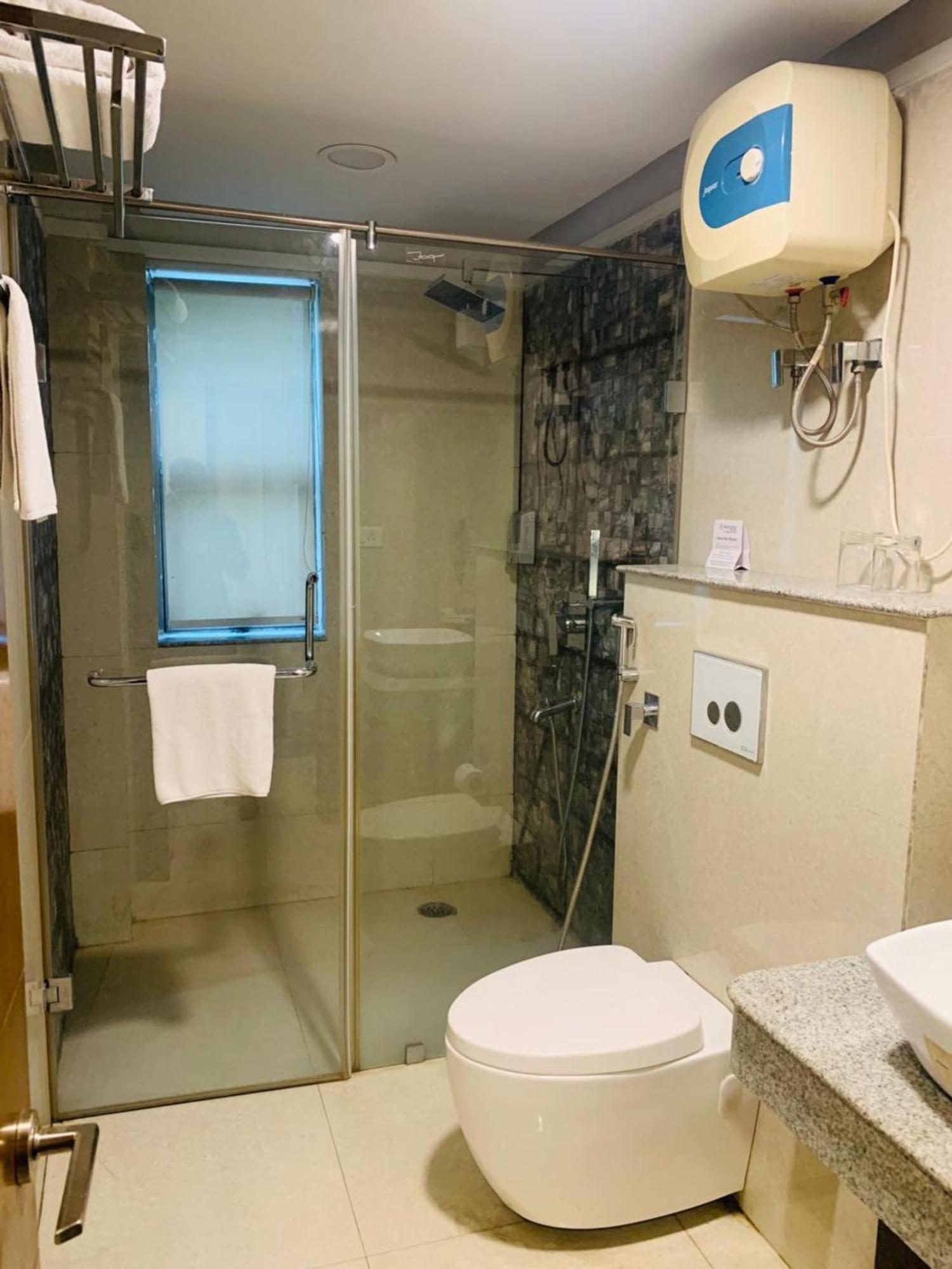 Aristocrat Hotel Kolkata Ngoại thất bức ảnh