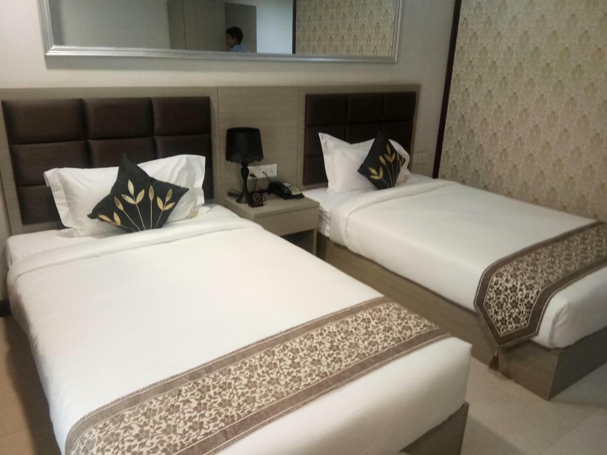 Aristocrat Hotel Kolkata Ngoại thất bức ảnh