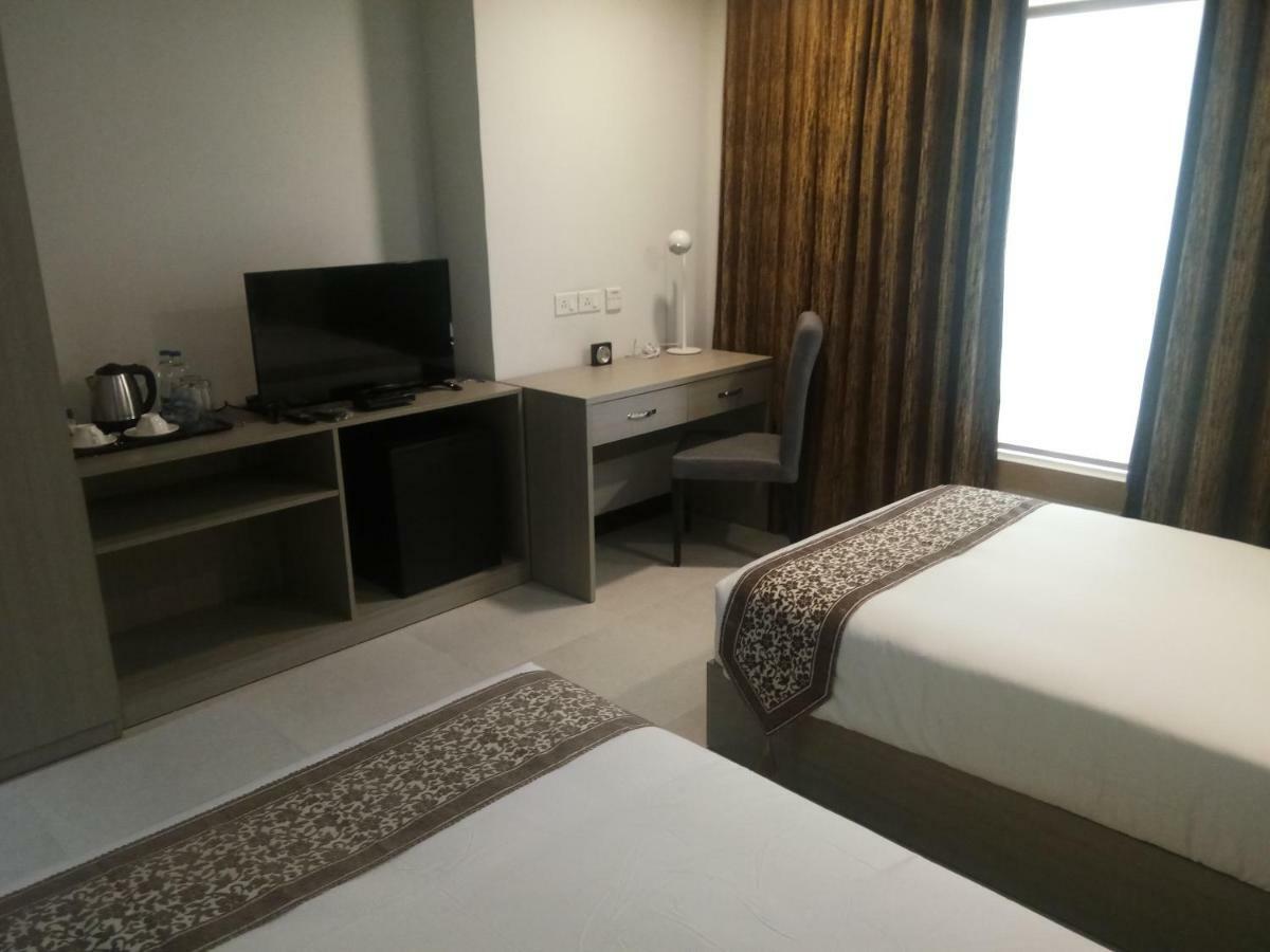 Aristocrat Hotel Kolkata Ngoại thất bức ảnh