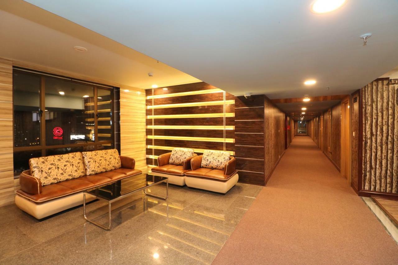 Aristocrat Hotel Kolkata Ngoại thất bức ảnh