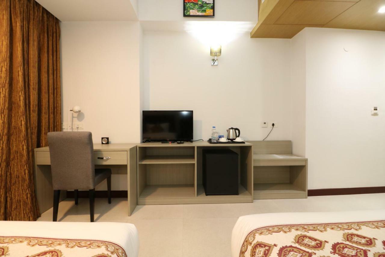 Aristocrat Hotel Kolkata Ngoại thất bức ảnh