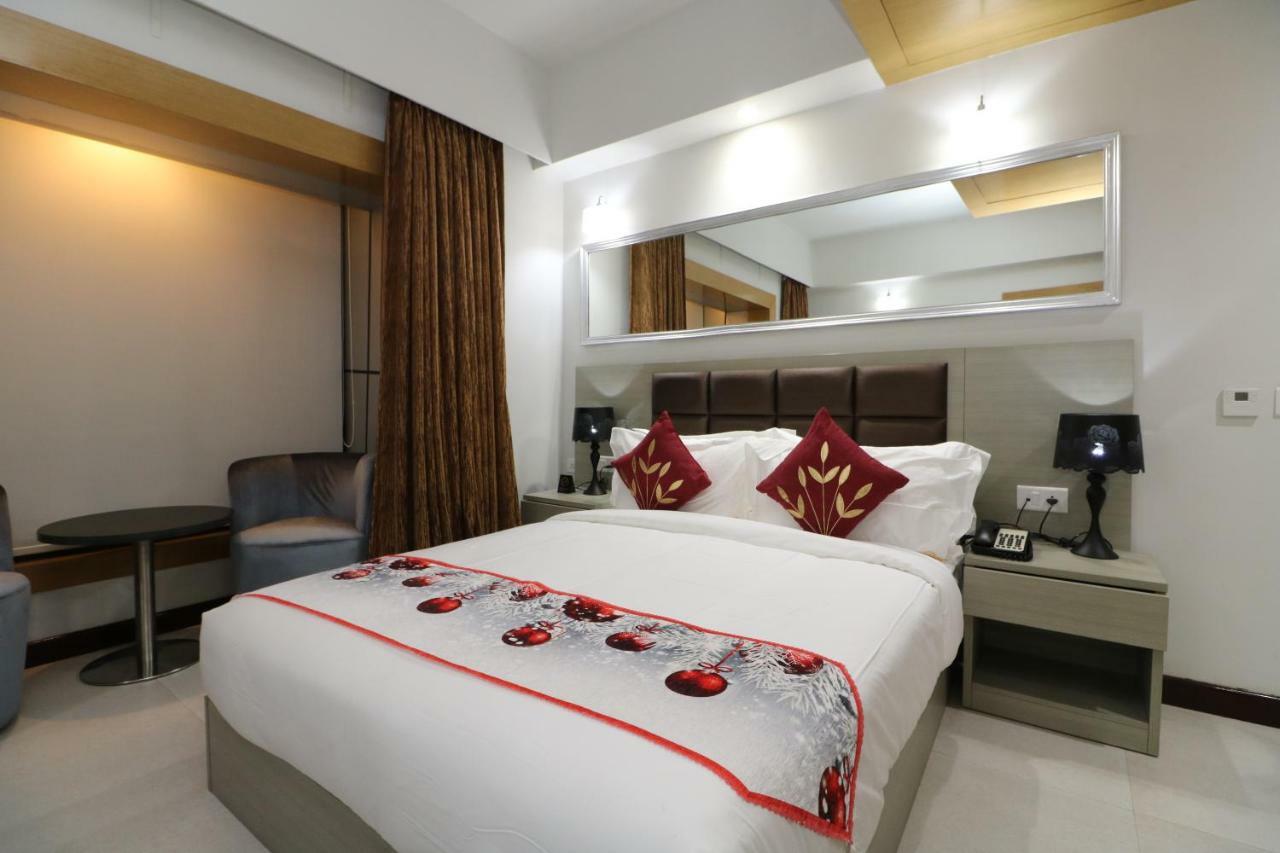 Aristocrat Hotel Kolkata Ngoại thất bức ảnh