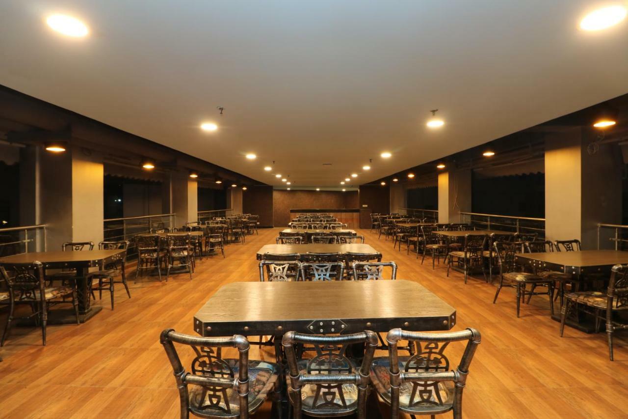 Aristocrat Hotel Kolkata Ngoại thất bức ảnh